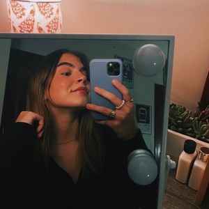 Meet your Posher, Mia